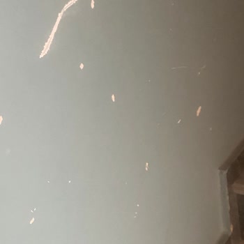 Arçelik Buzdolabı Taşıma Sırasında Duvarlar Zarar Gördü
