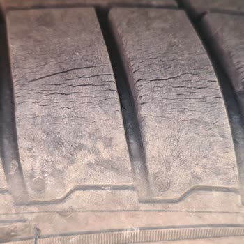 Petlas Lastik 2. Senesinde Her Yeri Çatladı