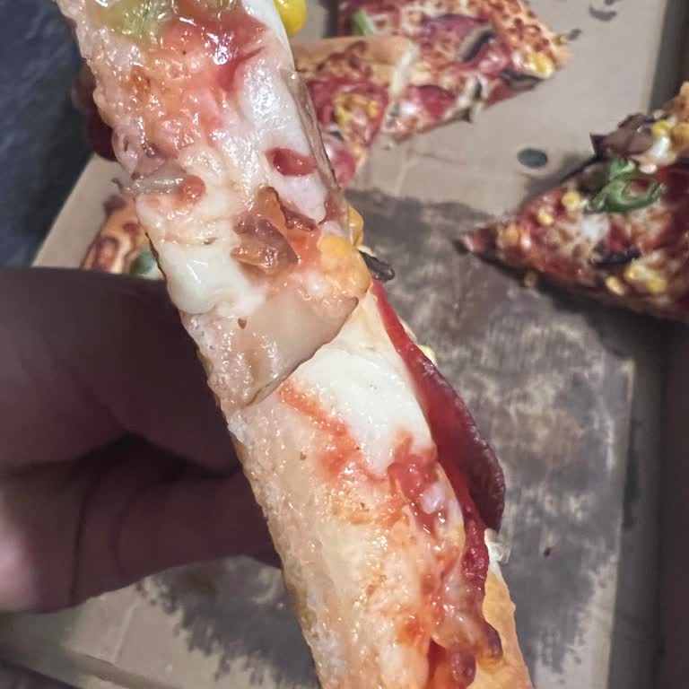 Pizza Hut Kalitesiz Pizza Ve İlgisiz Hizmet