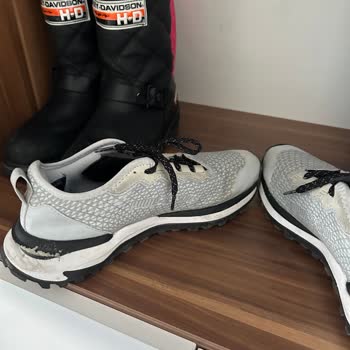 Puma Suni Deri Kısmında Soyulma Ve Çatlama