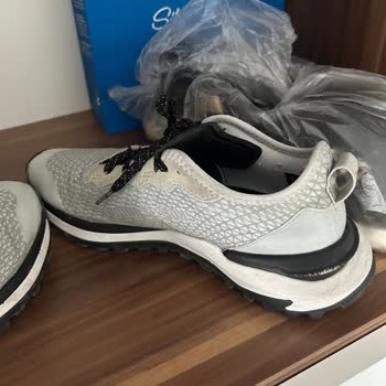 Puma Suni Deri Kısmında Soyulma Ve Çatlama