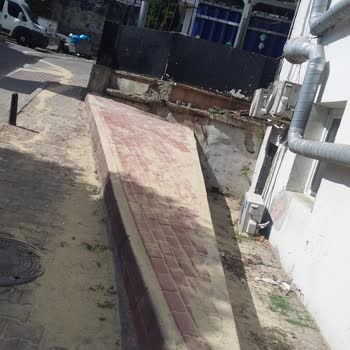 Sarıyer Belediyesi İstinye Devlet Hastanesi Önündeki Yeşil Alanlar Betonlaştı