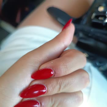 Su Beauty Nail (Ataköy) Özensiz Tırnak Yapımı