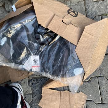 Aras Kargo Ürünümü Çöpe Attı