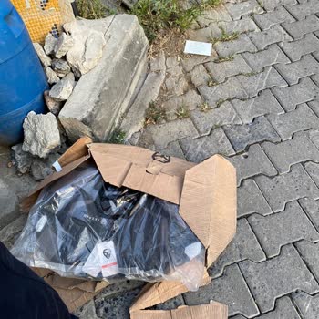 Aras Kargo Ürünümü Çöpe Attı