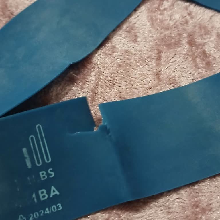 Decathlon Zorlamadan Koptu Kenarlarından Çürümüş