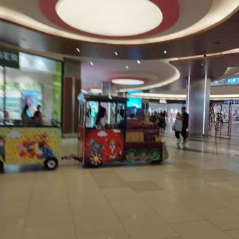 Playland Çalışanları Saygısızlığı AVM Tren