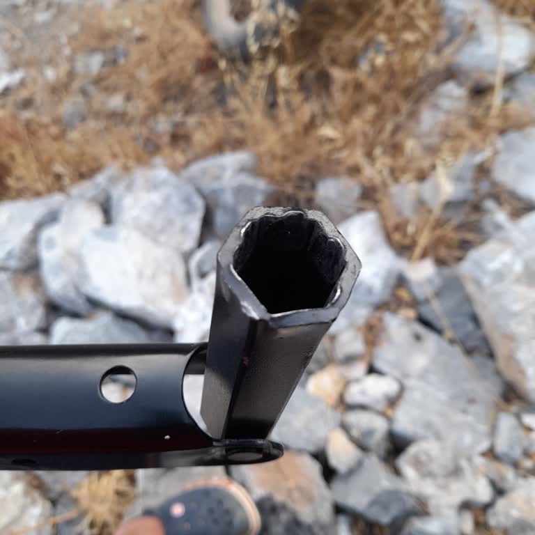 Opel 500 Milyarlık Arabaya 5 Kuruşluk Bijon Anahtarı