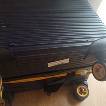 Ajet Kırdığı Bavulun Ödemesini Yapmıyor, Yanıt Vermiyor!