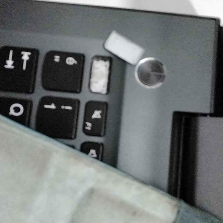 Lenovo Bilgisayar Esc KEY'inin Çentik Gibi Küçük Parçaları Kırıldı