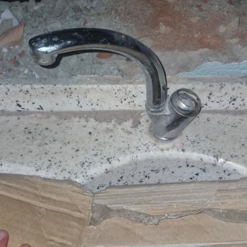 Saçan Kardeşler Kötü İşçilik, İşi Zamanında Teslim Etmeme, Çalışırken Eve Zarar Verme.