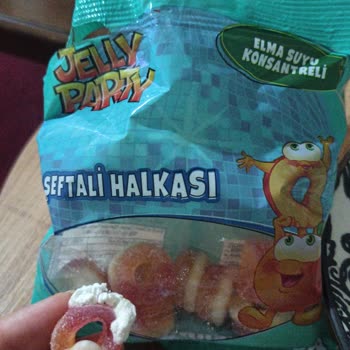 BİM Jelly Party Jelibonun İçinden Garip Bir Şey Çıktı