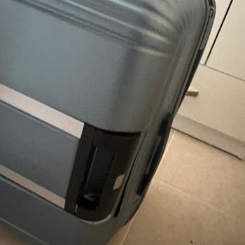 Samsonite Dayanıksız Ürünü Çatladı