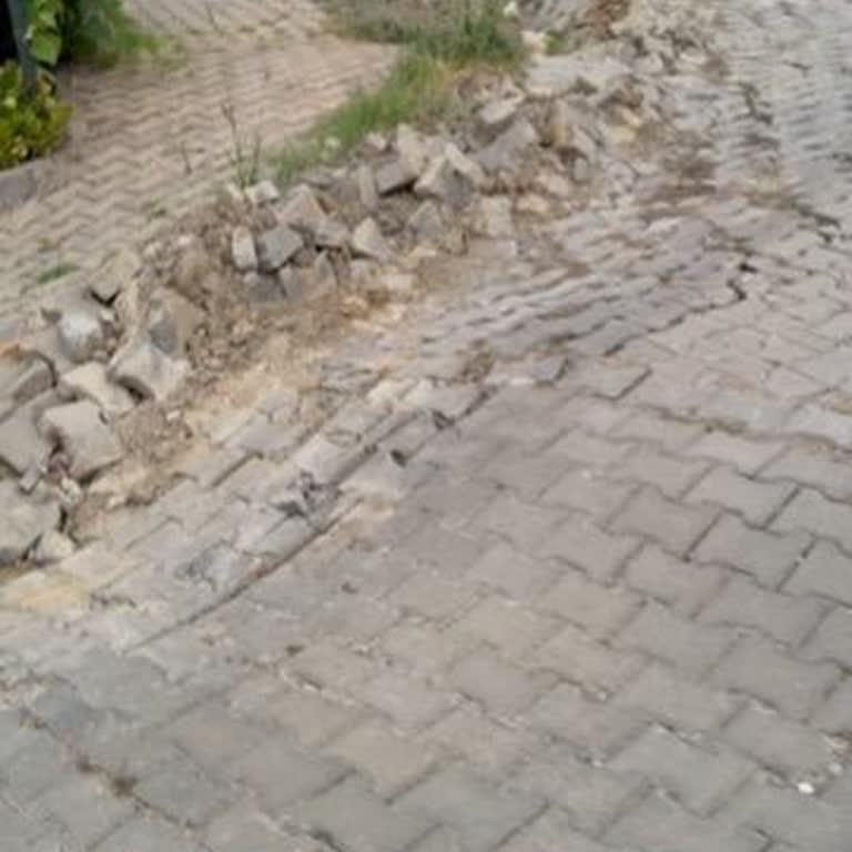 Akçakoca Belediyesi Bozduğu Yolu Yapmıyor, Kazaya Yol Açacak.