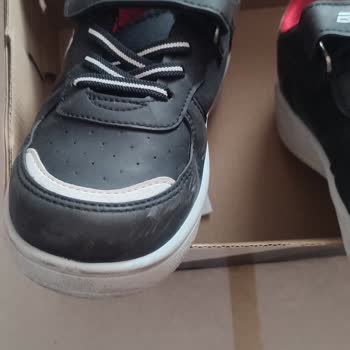 FLO Ayakkabı FLO Çocuk BJK Ayakkabısını Kullanılmış Ve Deforme Olarak Gönderdi.