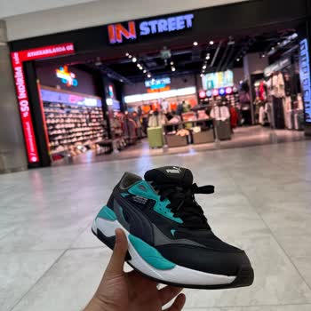 In Street Mağaza Çalışanının Müşteri İlgisizliği