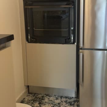 Teka Marka Fırının Camı Durup Dururken Patladı