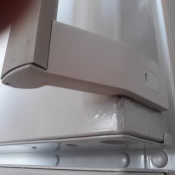 Bosch Termoteknoloji Buzdolabı Kapağı Kabarma Ve Pas Tutma