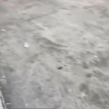 Bağcılar Belediyesi Sokak Toprak İçerisinde Yıkanmasını Talep Etmekteyiz!