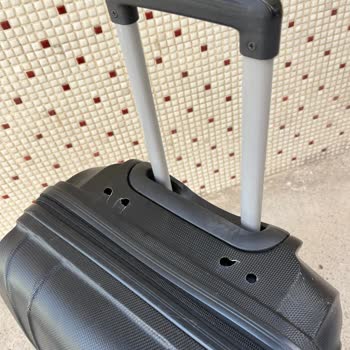 AJet (Anadolu Jet) Valizlerimiz Kırık Ve Geç Geldi, Müşteri Hizmetleri Sorunu Çözmedi