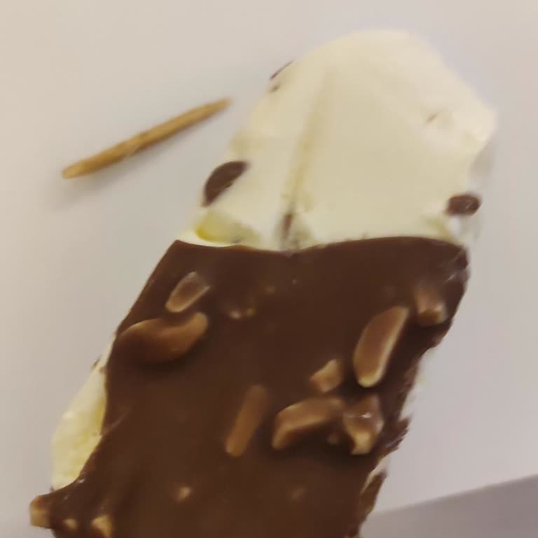Magnum Dondurma İçinden Tahta Parçası Çıktı!