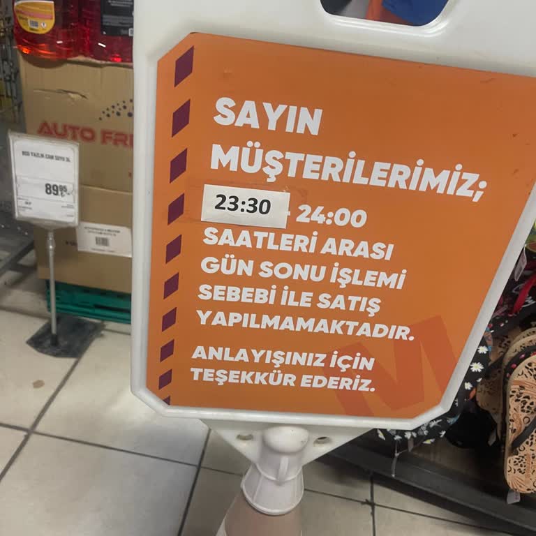 Migros Yazılan Saatlerde Açık Olması Gerekiyor Ve İçeri Almadılar