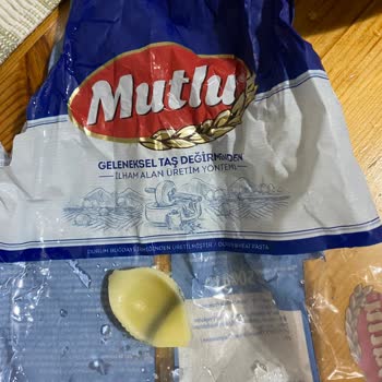 Mutlu Makarnanın İçindeki Siyahlık