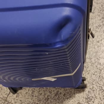 Ajet Hasarlı Bagaj Çalışanın Umursamaması