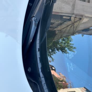 BMW Ön Cam Fitili Gevremesi