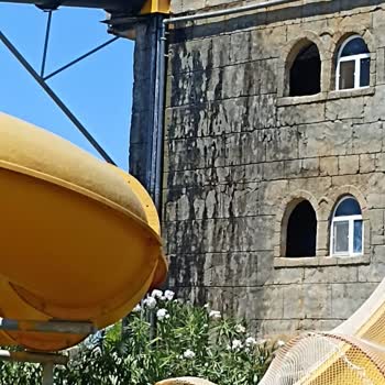 Aqua Atlantis Kirli Ve Yosunlu Havuzlar, Kupkuru Kaydıraklar Ve Paslı Demirler