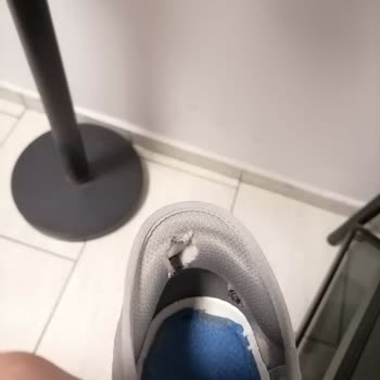 Skechers Marka Ayakkabının Arka Kısmının Deforme Olması