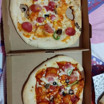 PizzaLazza Pizzaya Benzemeyen Bir Şey Yolladı