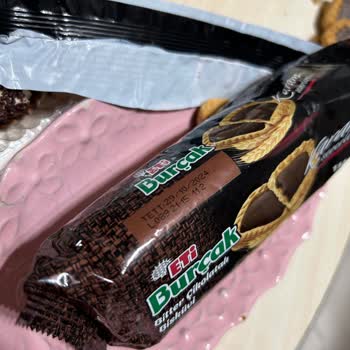 Eti Gıda Çikolatalı Bisküvide Beyaz Noktalar