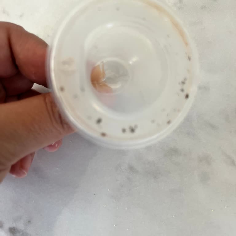 Lansinoh Sağım Makinesi Sağım Yapmıyor Biberonda Siyah Lekeler Var