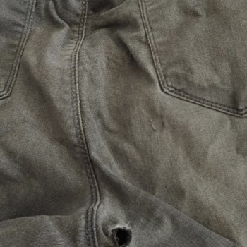 LCW Pantolon Yırtılıyor