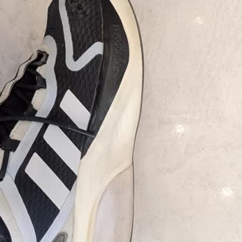 Adidas Ayakkabı Yırtık Şikayeti