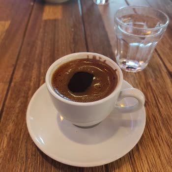 Crew Restaurant Group İlgisiz Ve Tecrübesiz Personel Kalitesiz Ürün