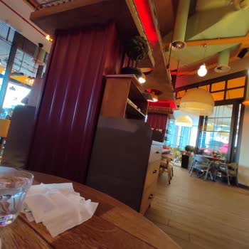 Crew Restaurant Group İlgisiz Ve Tecrübesiz Personel Kalitesiz Ürün