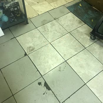 Pislik İçindeki A101 Şubesi