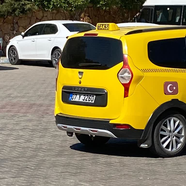 Taksiciler Odası 07 Y 3260 Plakalı Taksi