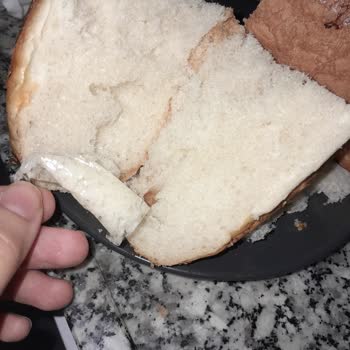 A101'den Aldığım Kanepe Ekmeğinde Poşet Parçası Çıktı