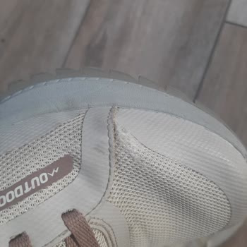 Skechers 2 Ay İçinde Yırtılan Ayakkabı Kullanım Hatası Diyerek Mağdur Edildim