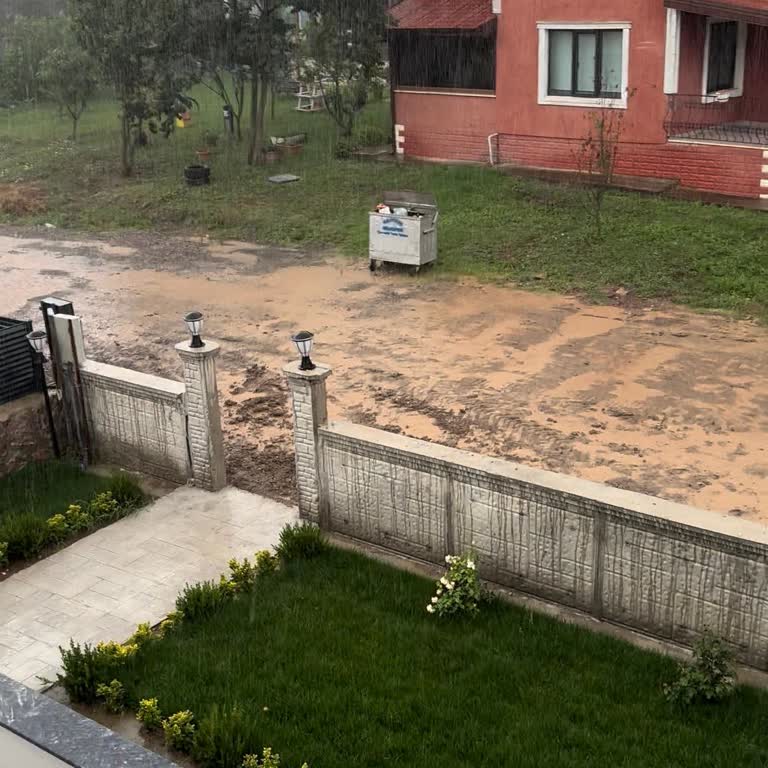 Kartepe Belediyesi Yolumuzun Asfalt Çalışmasını Yapmıyor