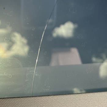 Tesla Cam Tavan Çatlaması