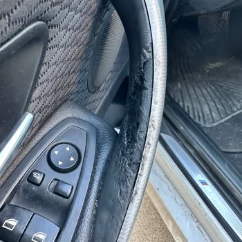 BMW 418i İç Kapı Kolu Erime