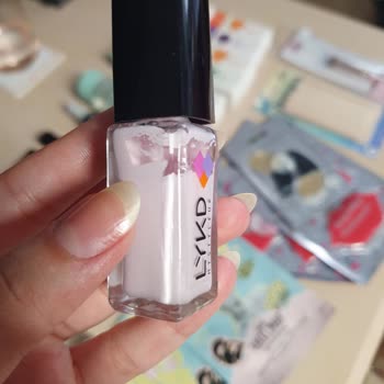 Gratis Bozuk Oje Ve Küflenmiş Sıvı Saç Kremi Gönderimi