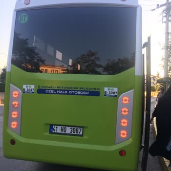 Kocaeli Büyükşehir Belediyesi T. Çiftlik 95 Evler -İzmit 151 No Hattın Otobüs Şoförünün Saygısızlığı