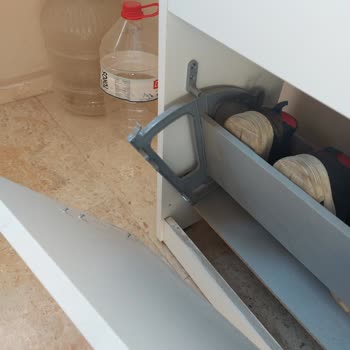 Adore Mobilya Ayakkabılık Dolabının Plastik Aksam Sorunu