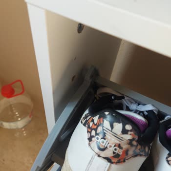 Adore Mobilya Ayakkabılık Dolabının Plastik Aksam Sorunu