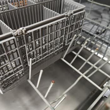 *Profilo BM 4220EG Model Bulaşık Makinesi Sepetlerin Korozyonu